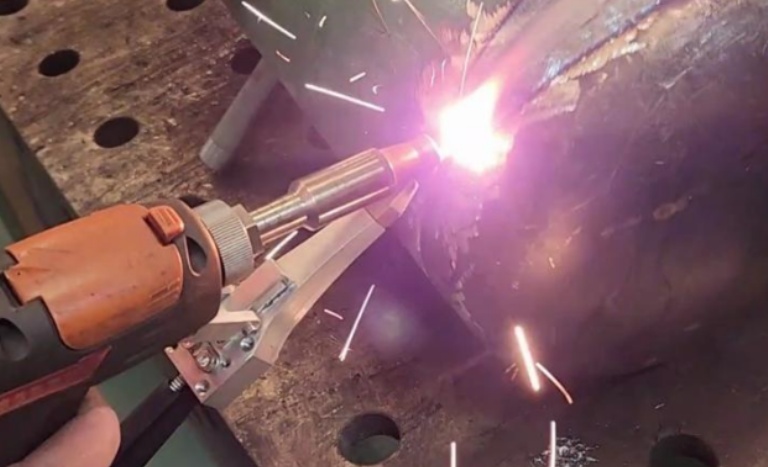 為什么精密激光焊接機比光纖焊接機貴？